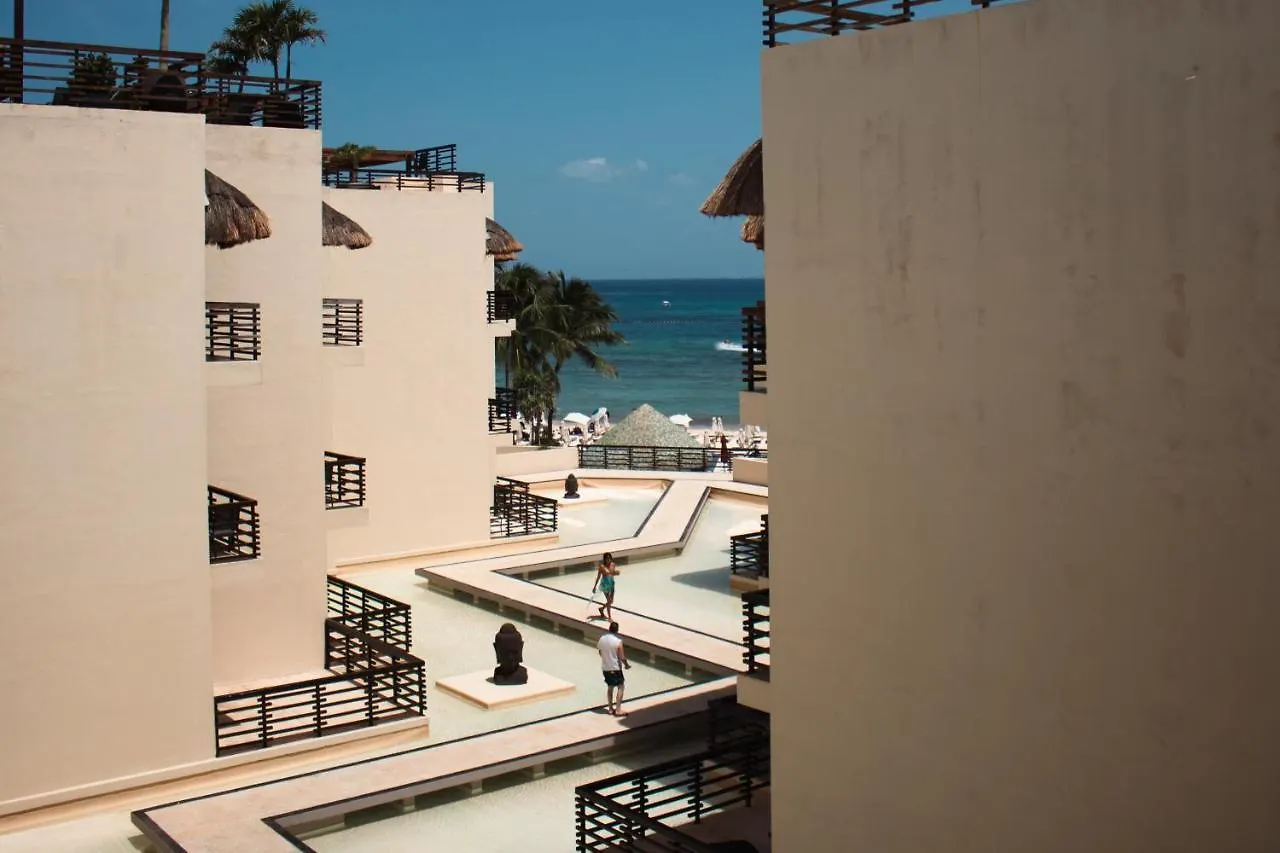 Aldea Thai Beachfront Condos Playa del Carmen México